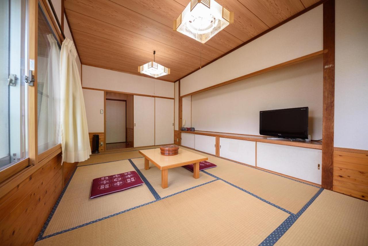 Minshuku Tsutaya Hotel Yufu Exterior photo